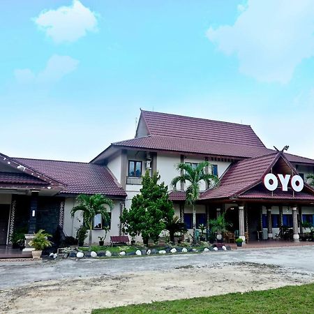 Oyo 627 Tirta Kencana Syariah Hotel Pekanbaru Exterior foto