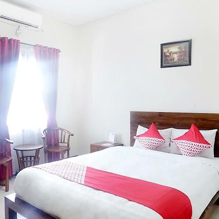 Oyo 627 Tirta Kencana Syariah Hotel Pekanbaru Exterior foto