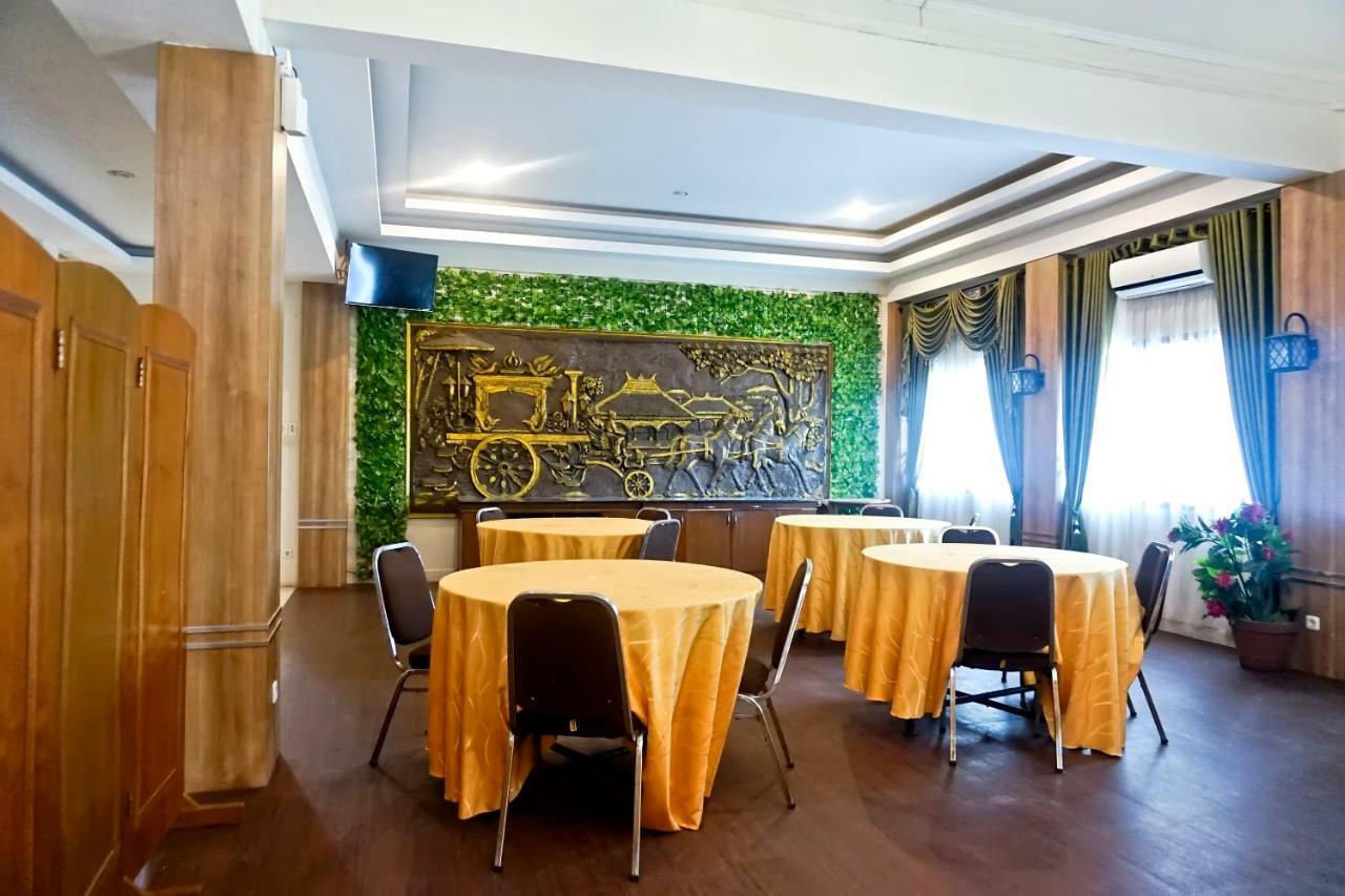 Oyo 627 Tirta Kencana Syariah Hotel Pekanbaru Exterior foto