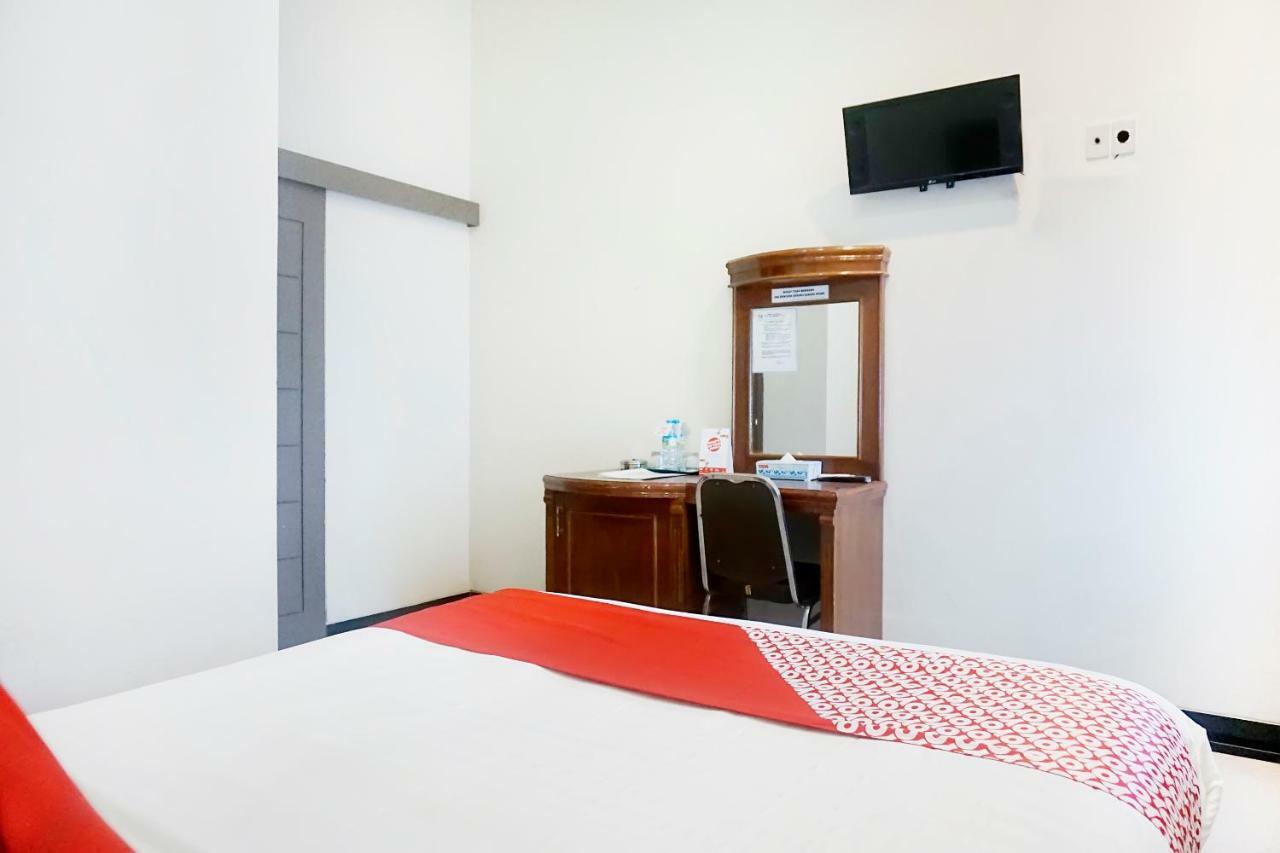 Oyo 627 Tirta Kencana Syariah Hotel Pekanbaru Exterior foto