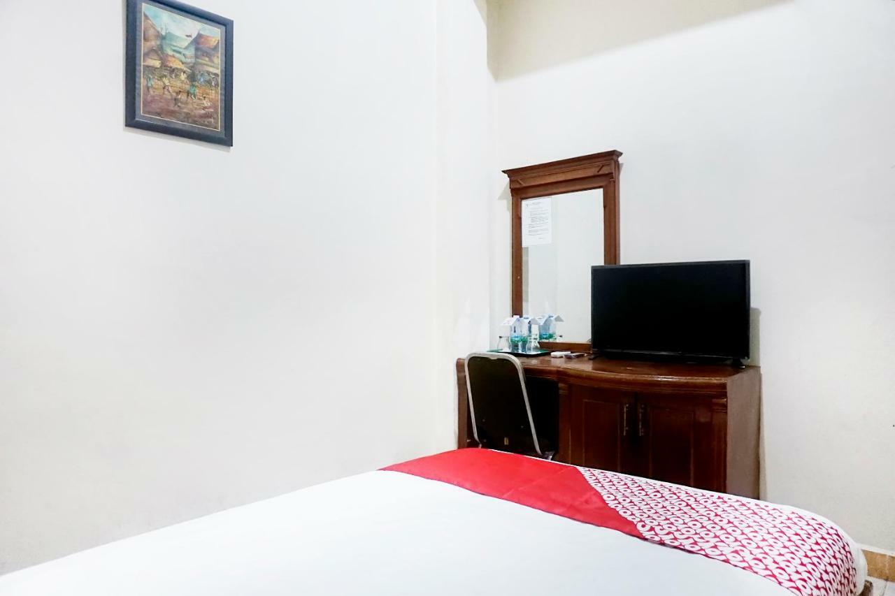 Oyo 627 Tirta Kencana Syariah Hotel Pekanbaru Exterior foto
