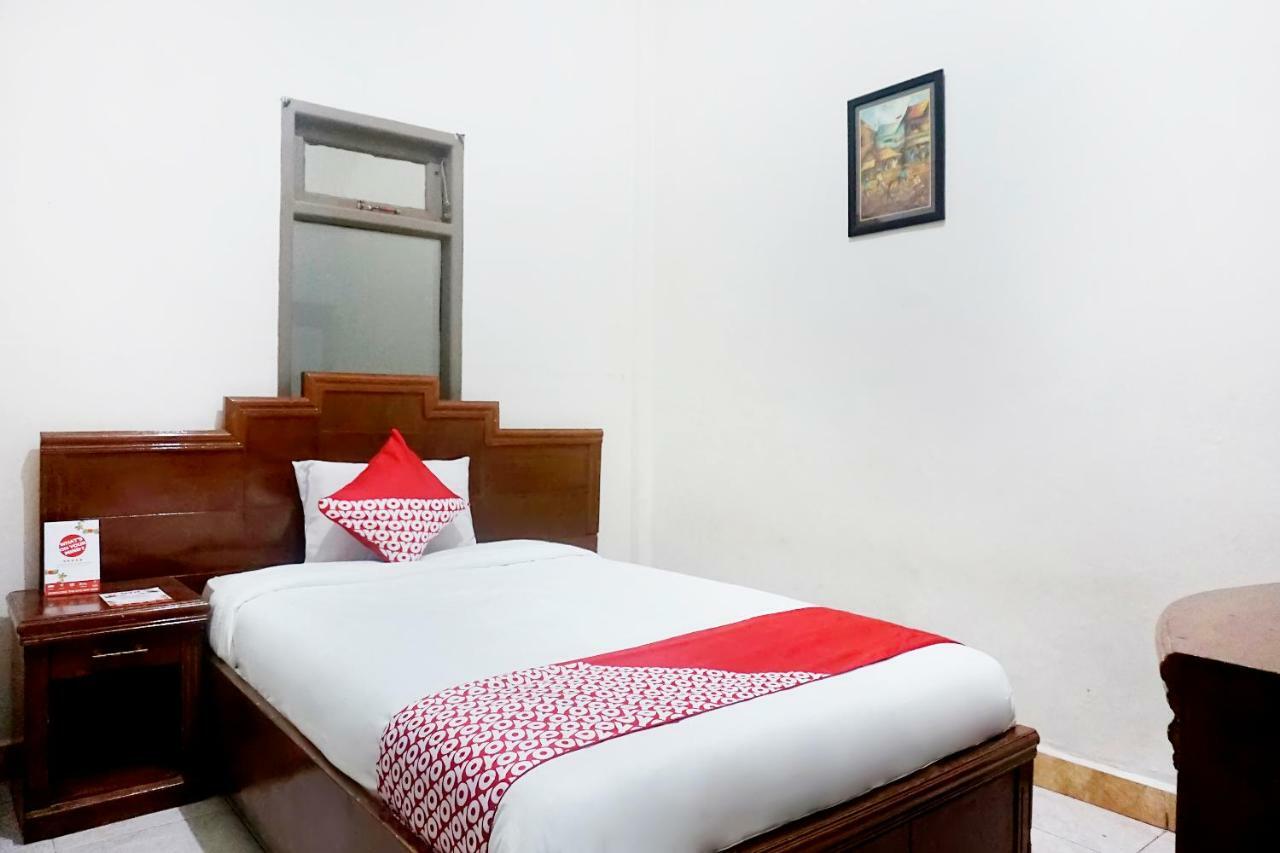 Oyo 627 Tirta Kencana Syariah Hotel Pekanbaru Exterior foto