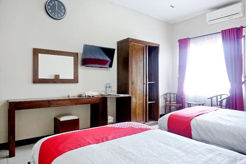 Oyo 627 Tirta Kencana Syariah Hotel Pekanbaru Exterior foto